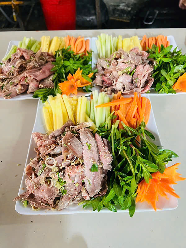 đặt cỗ trung thu ở Đống Đa