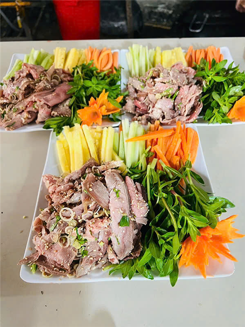 Ảnh đặt cỗ trung thu ở Đống Đa