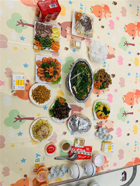 Ảnh đặt cỗ gà đông tảo ở Đống Đa