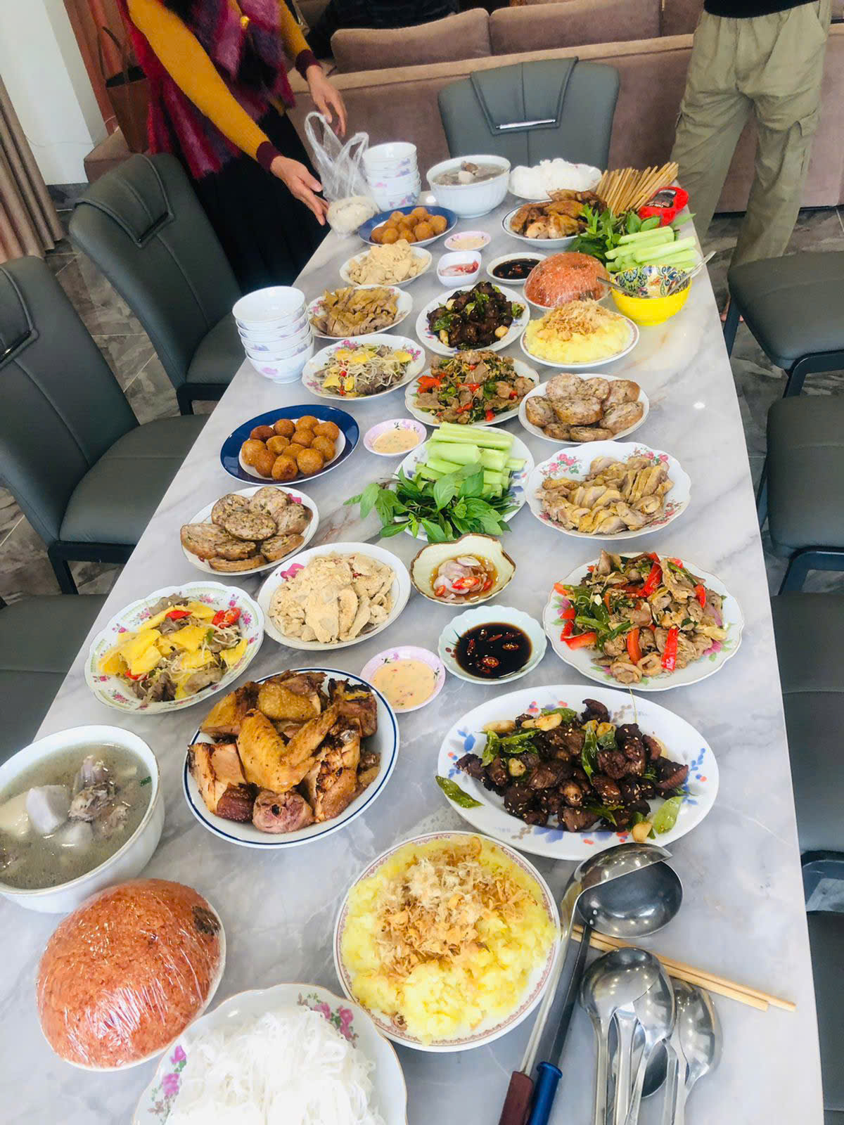 đặt cỗ giỗ ở Thổ Quan