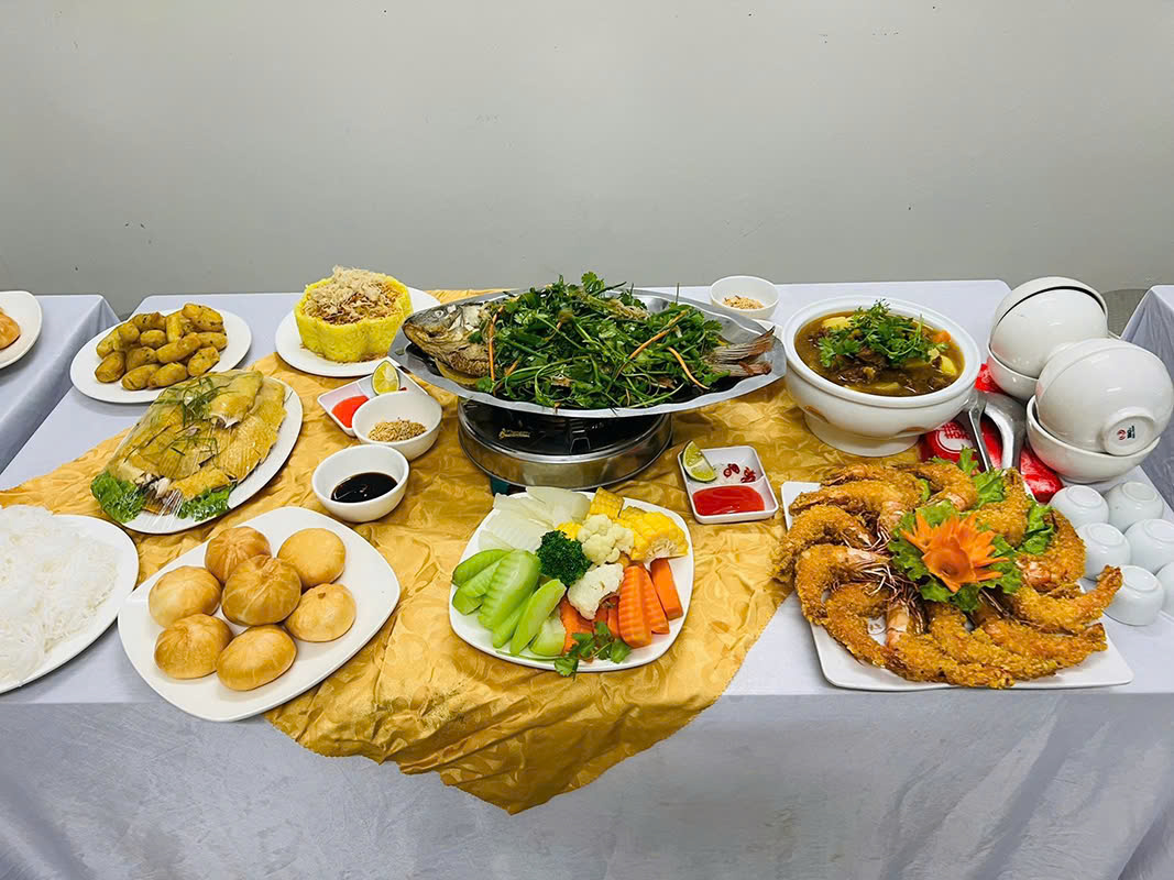 đặt cỗ 20 tháng 10 ở Trung Phụng