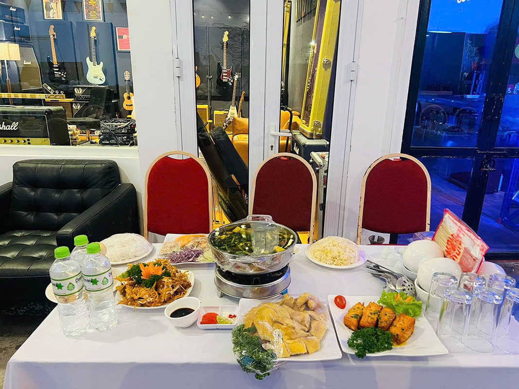 đặt cỗ tất niên ở Thổ Quan