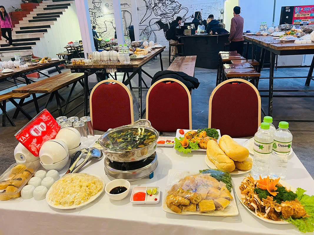 đặt cỗ gà đông tảo ở Thổ Quan