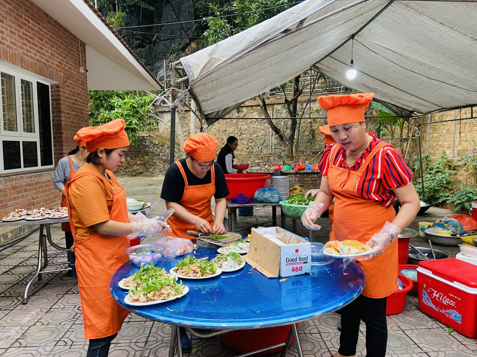 đặt cỗ trung thu ở Láng Thượng