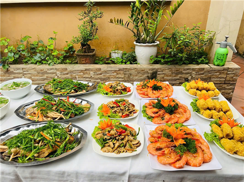 Ảnh đặt cỗ giỗ ở Trung Phụng