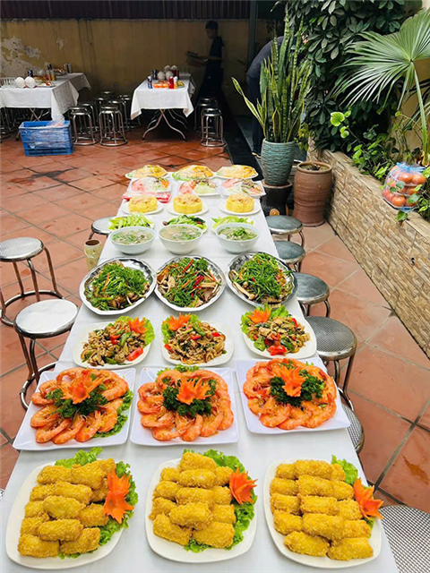 Ảnh đặt cỗ 20 tháng 10 ở Kim Liên