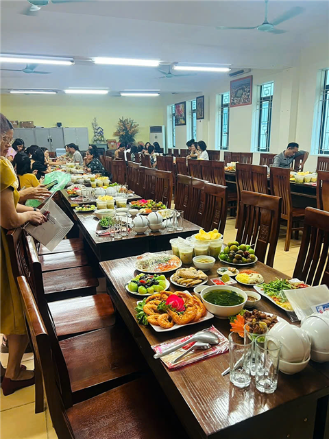 Ảnh đặt cỗ công ty ở Đống Đa