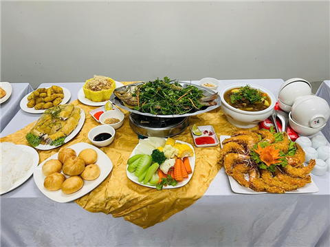 Ảnh đặt cỗ dê ở Trung Phụng