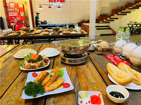 Ảnh đặt cỗ giỗ ở Kim Liên