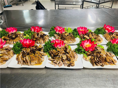 Ảnh đặt cỗ tất niên ở Văn Chương