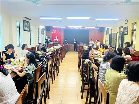 Ảnh đặt cỗ sinh nhật ở Kim Liên