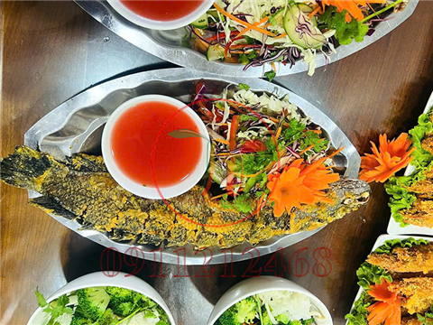 Ảnh đặt cỗ tất niên ở Ô Chợ Dừa