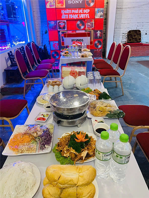 Ảnh đặt cỗ giỗ ở Láng Thượng