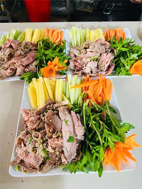 Ảnh đặt cỗ sinh nhật ở Đống Đa