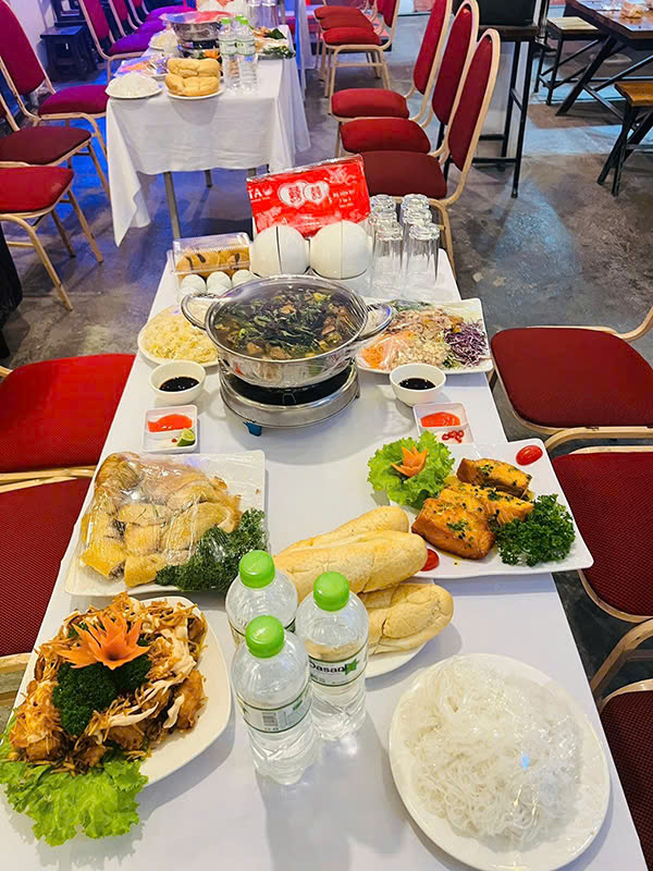 đặt cỗ gà đông tảo ở Khương Thượng