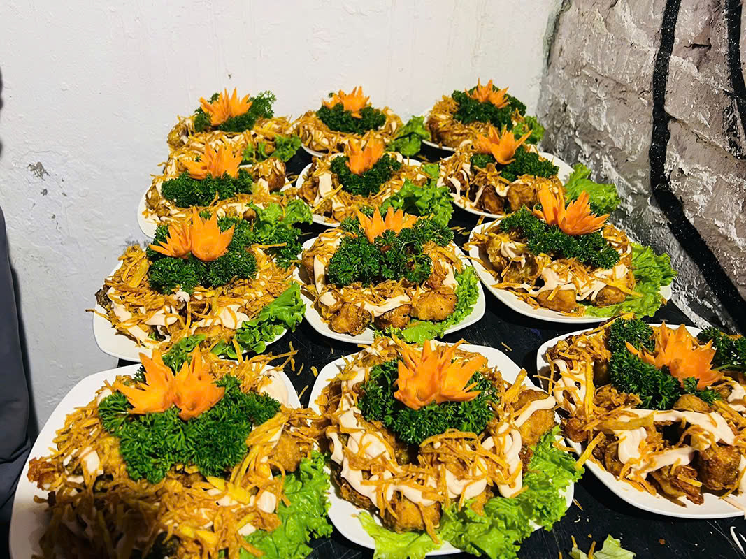 đặt cỗ tất niên ở Ngã Tư Sở