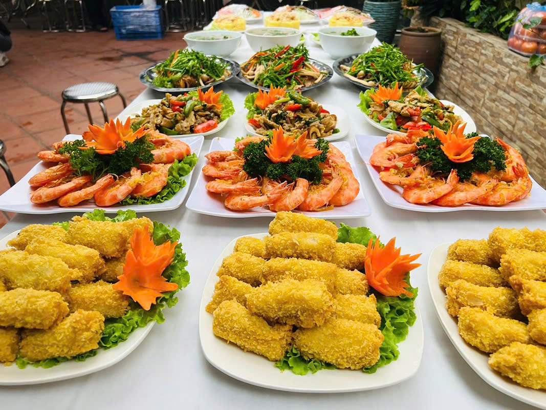 đặt cỗ 8 tháng 3 ở Khương Thượng