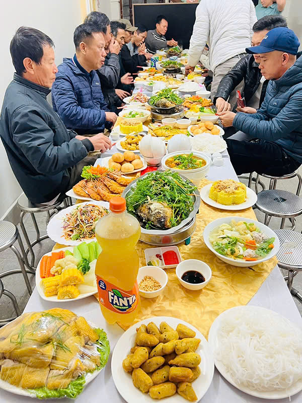 đặt cỗ gà đông tảo ở Cát Linh