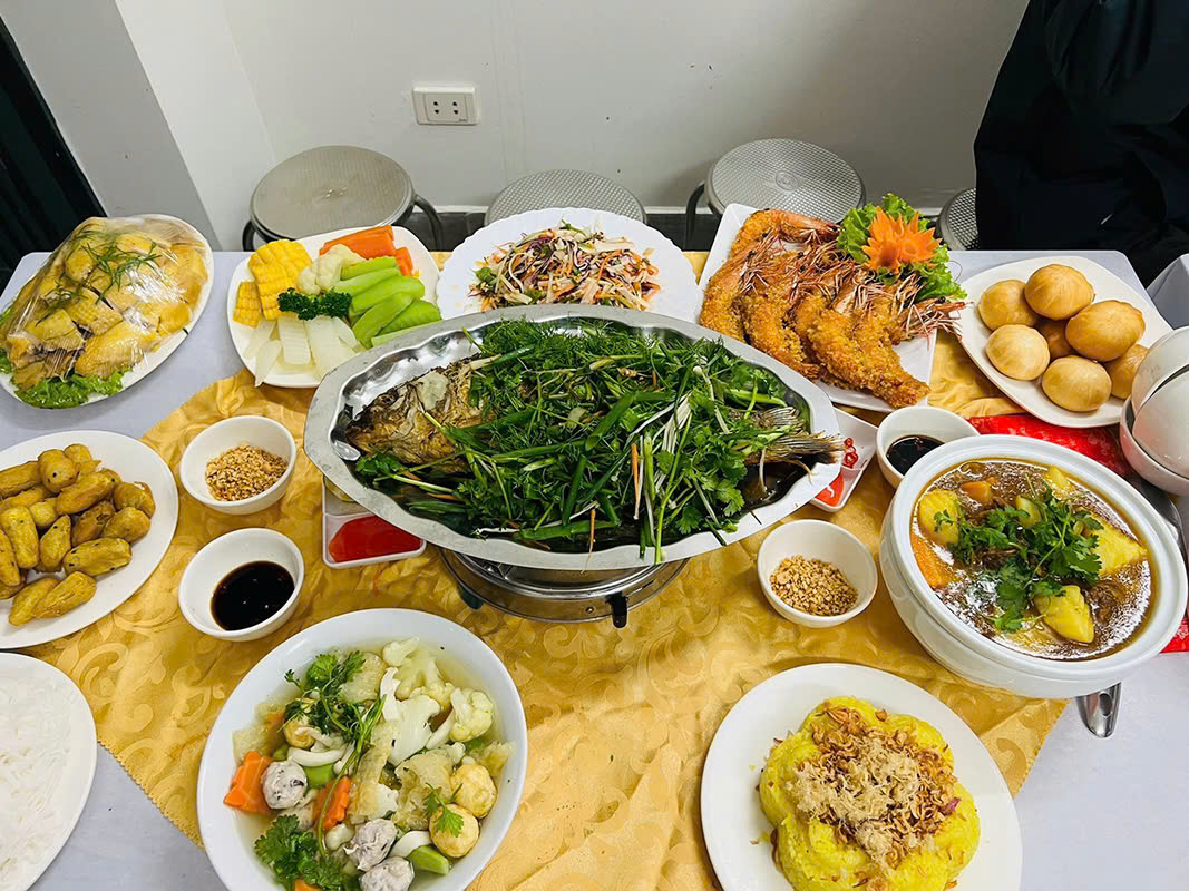 đặt cỗ nhím ở Ngã Tư Sở