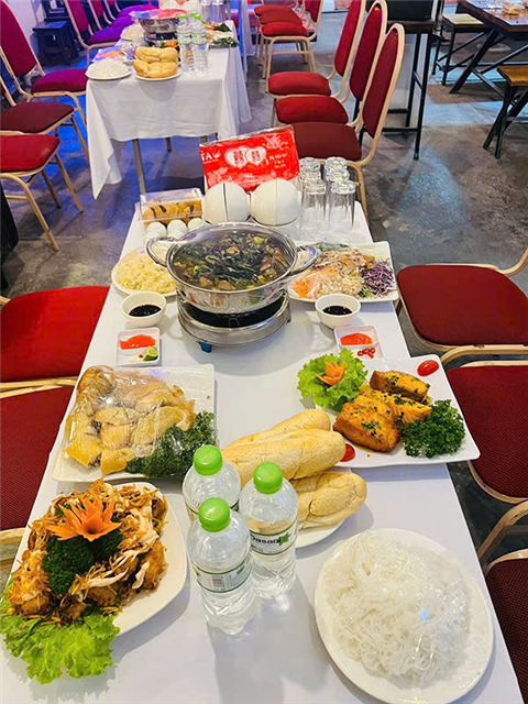 Ảnh đặt cỗ gà đông tảo ở Khương Thượng