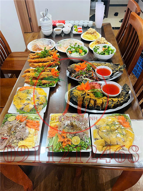Ảnh đặt cỗ 49 ngày ở Ngã Tư Sở
